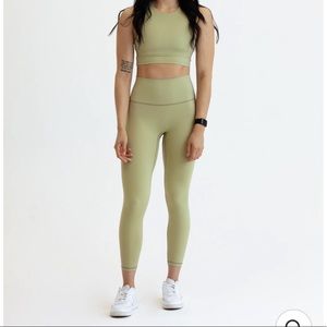 BRAND NEW SPATHLETIC ACTIVE LEGGINGS - size small never worn!